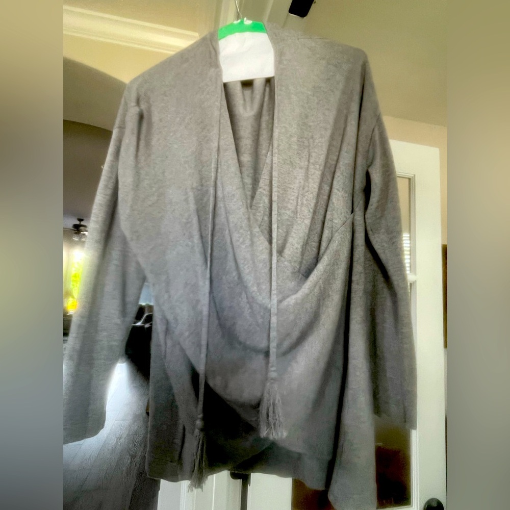 White House Black Market Size Small lightweight wrap tunic!